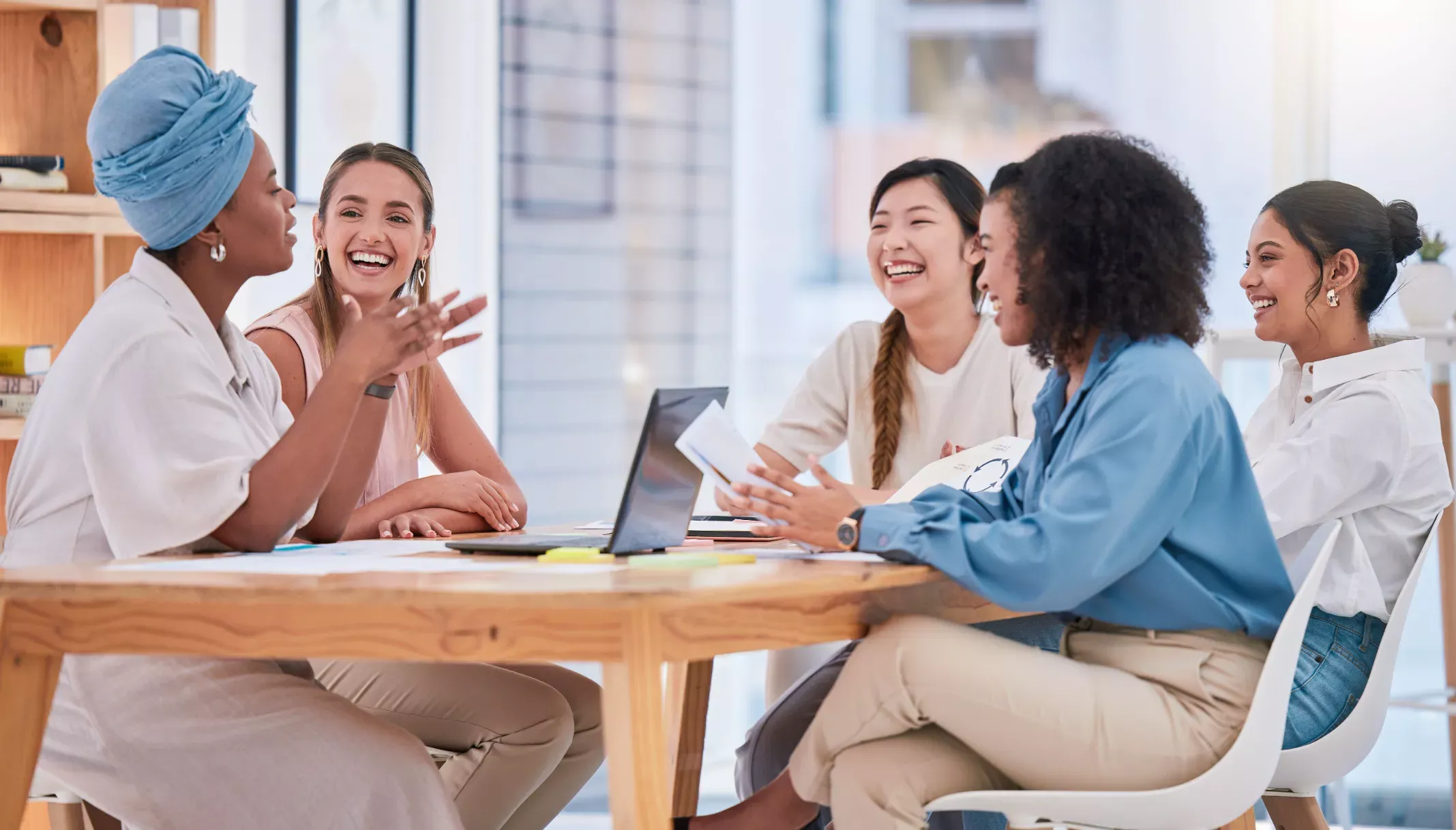 Empoderamento feminino através da educação e tecnologia